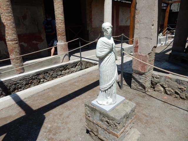 II.2.2 Pompeii. March 2009. Room 13. Garden. Looking north from pool.