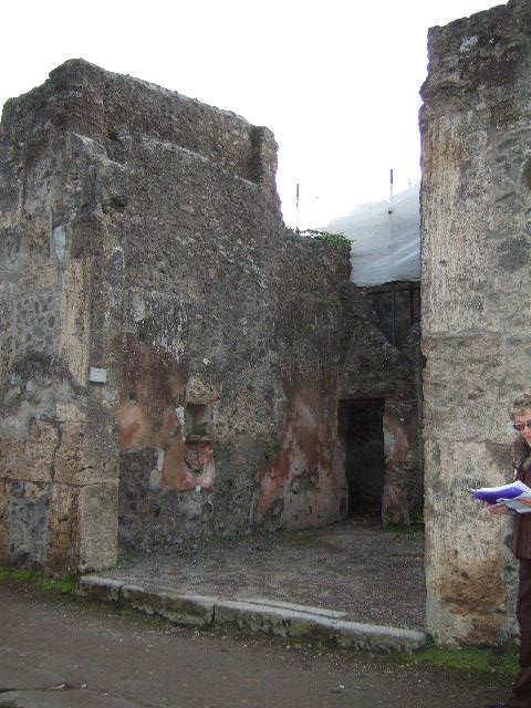 II.2.3 Pompeii. December 2005. East wall and south-east corner.
