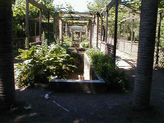 II.2.5 Pompeii. December 2005. Looking east, from the rear entrance.