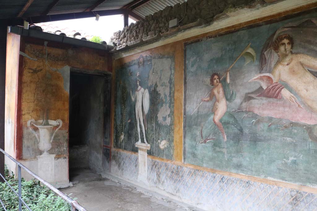 II.3.3 Pompeii. December 2018. Room 11, painted wall on south wall of peristyle at east end. Photo courtesy of Aude Durand.