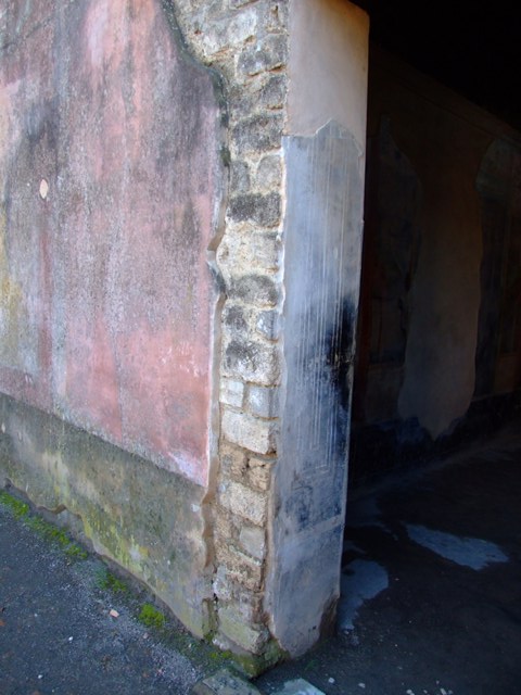 II.3.3 Pompeii. December 2005. Room 6, Triclinium. South wall. Still life with masks. See Bragantini, de Vos, Badoni, 1981. Pitture e Pavimenti di Pompei, Parte 1. Rome: ICCD. (p.222).