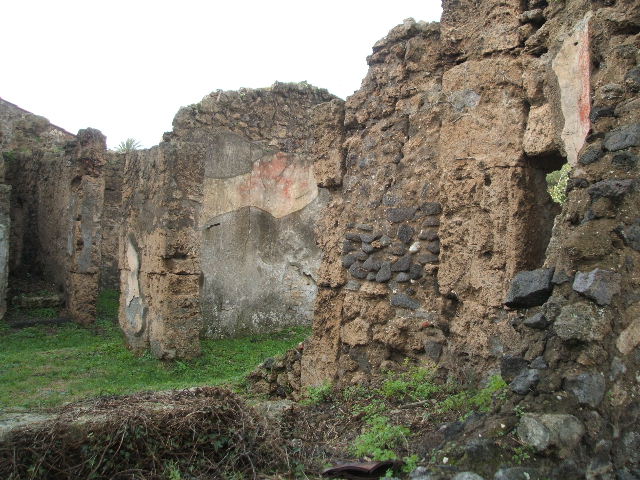 II.3.4 Pompeii. December 2004. Looking south-west from side roadway, towards area of tablinum.