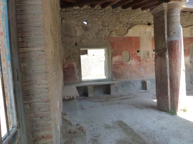 Pompeii. December 2006.   South west corner of Baths portico