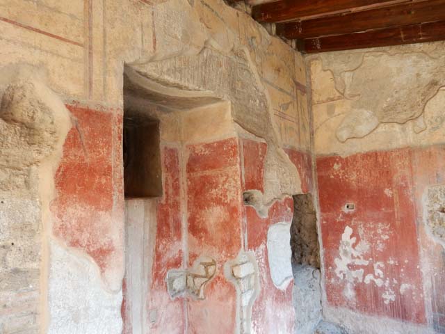 II.4.6 Praedia di Giulia Felice or Villa of Julia Felix.  West side of Baths portico