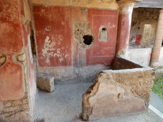 II.4.6 Pompeii.  December 2006.  Swimming pool