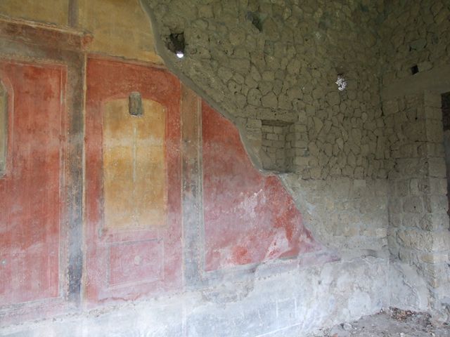 II.4.6 Pompeii. December 2006. Wall decoration in portico