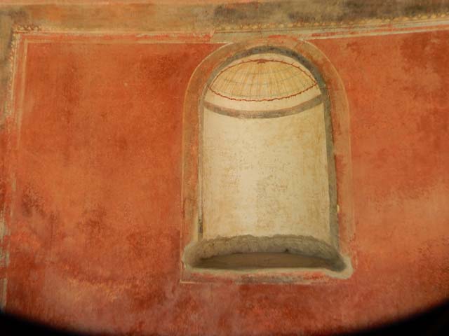 II.4.6 Praedia di Giulia Felice or Villa of Julia Felix.  Niche on west wall of portico