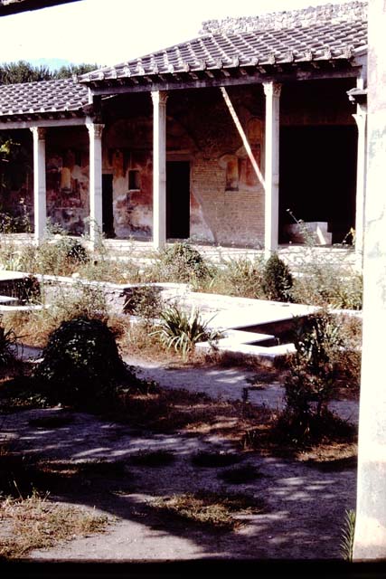 II.4.6 Pompeii. December 2006. Room to north of summer Triclinium, and wall decoration in portico