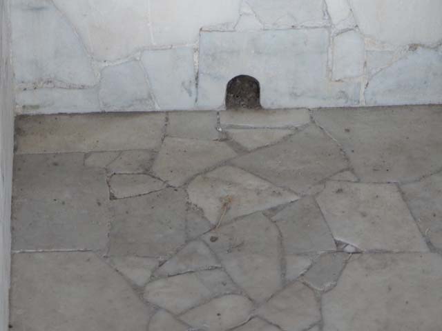 II.4.6 Praedia di Giulia Felice or Villa of Julia Felix.  Room to west of portico, possibly with apartments to let, above
