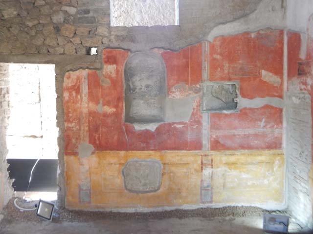 II.4.6 Pompeii. December 2006.  Remains of Sacellum or shrine of Isis on south side of peristyle.