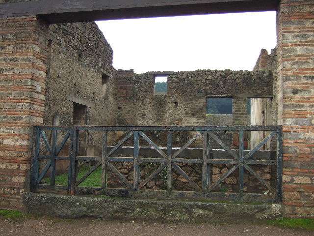 II.4.7 Thermopolium.  Praedia di Giulia Felice (Julia Felix) 