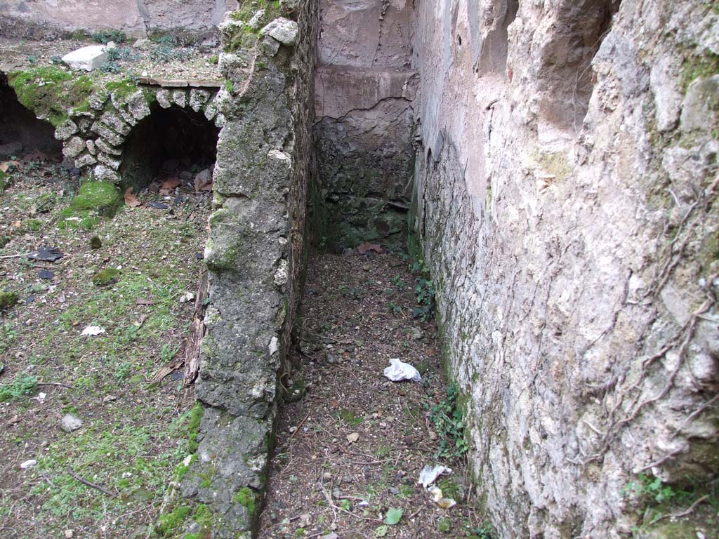 II.4.10 Pompeii. December 2006. Kitchen area, with latrine in south-west corner.