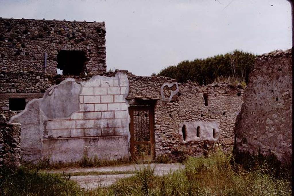 II.4.10 Pompeii. 1964. 
Exterior west wall (without showing any of the graffiti underneath), and entrance doorway on east side of Vicolo di Giulia Felice. 
Photo by Stanley A. Jashemski.
Source: The Wilhelmina and Stanley A. Jashemski archive in the University of Maryland Library, Special Collections (See collection page) and made available under the Creative Commons Attribution-Non-Commercial License v.4. See Licence and use details.
J64f0971

