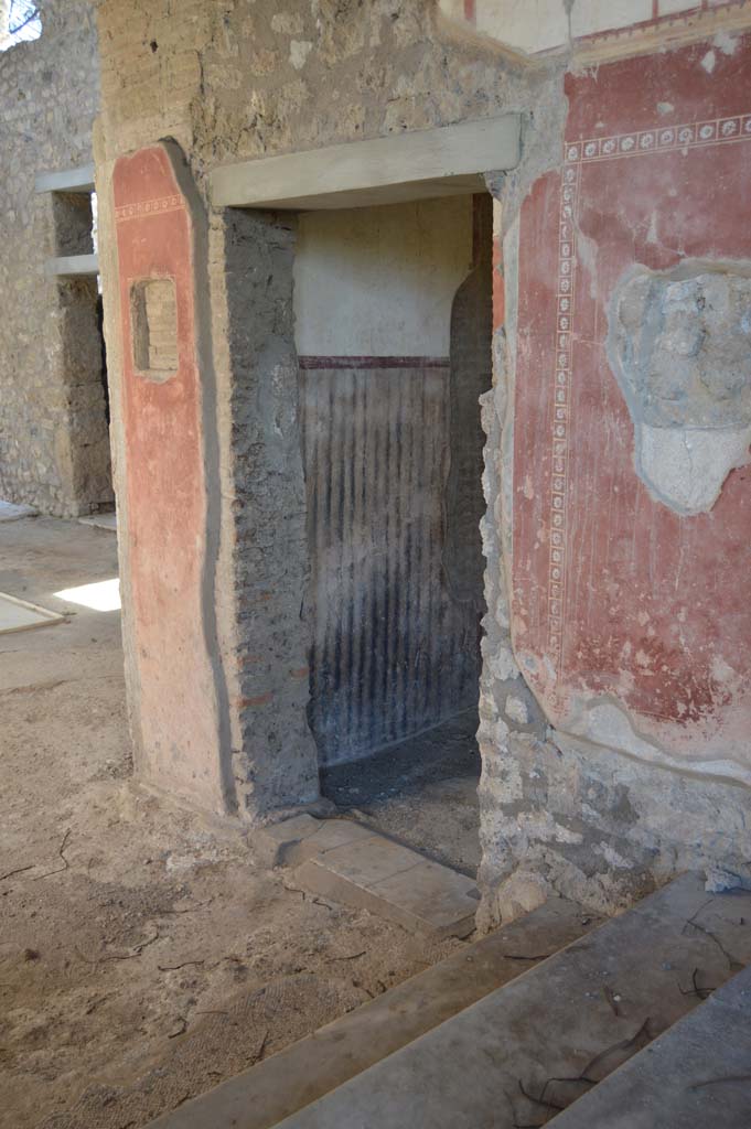 II.4.10 Pompeii. March 2019.  
Doorway in west wall of atrium, at base of steps from portico. 
Foto Taylor Lauritsen, ERC Grant 681269 DÉCOR.
