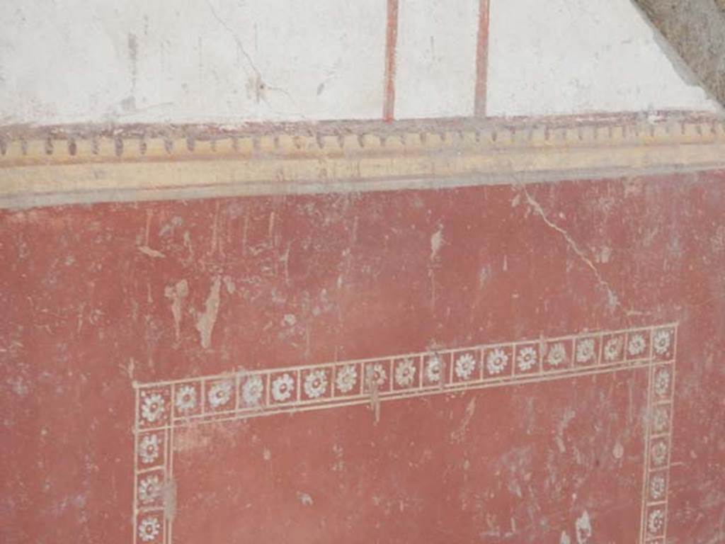 II.4.10 Pompeii. May 2016. Detail of painted decoration on east wall near steps. Photo courtesy of Buzz Ferebee.
