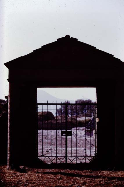 II.5.5 Pompeii. September 2005. Triclinium on east side of doorway.