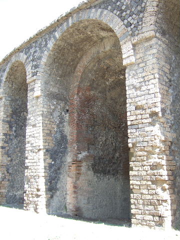 II.6 Pompeii. September 2005. Amphitheatre, south end of north-west double staircase.