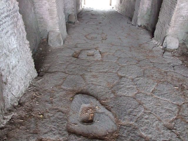 II.6 Pompeii. December 2006. Small dark room on west side of entrance corridor of Amphitheatre, possibly a storeroom.