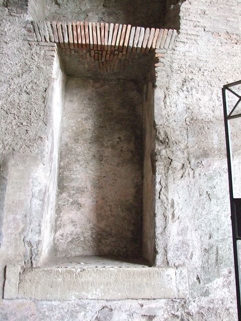II.6 Pompeii Amphitheatre.    Seating. 