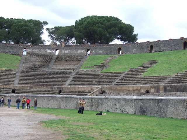 II.6 Pompeii.  March 2009.  Approaching  the terrace, at the top of the steps on south west side.

