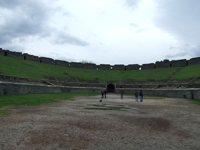II.6 Pompeii.  March 2009.  Looking to Vesuvius and north side of upper level.