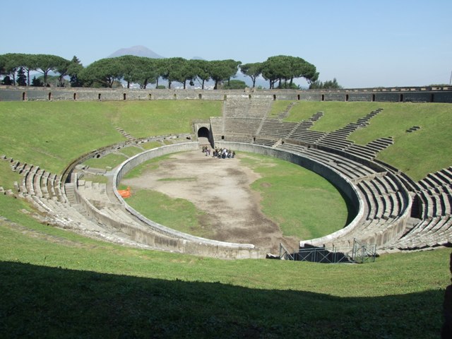 II.6 Pompeii.  March 2009. Arched vomitoria of Amphitheatre.  