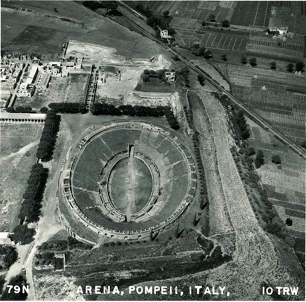 II.6 Pompeii. 1950s aerial view. Looking north across Amphitheatre towards II.4 Insula of Villa of Julia Felix, in upper left. Photo courtesy of Rick Bauer.
