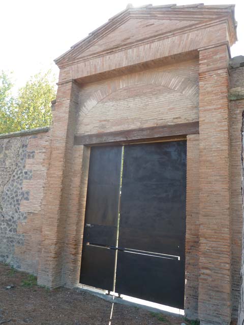 II.7.2 Pompeii. Palaestra. December 2006. View of south portico.