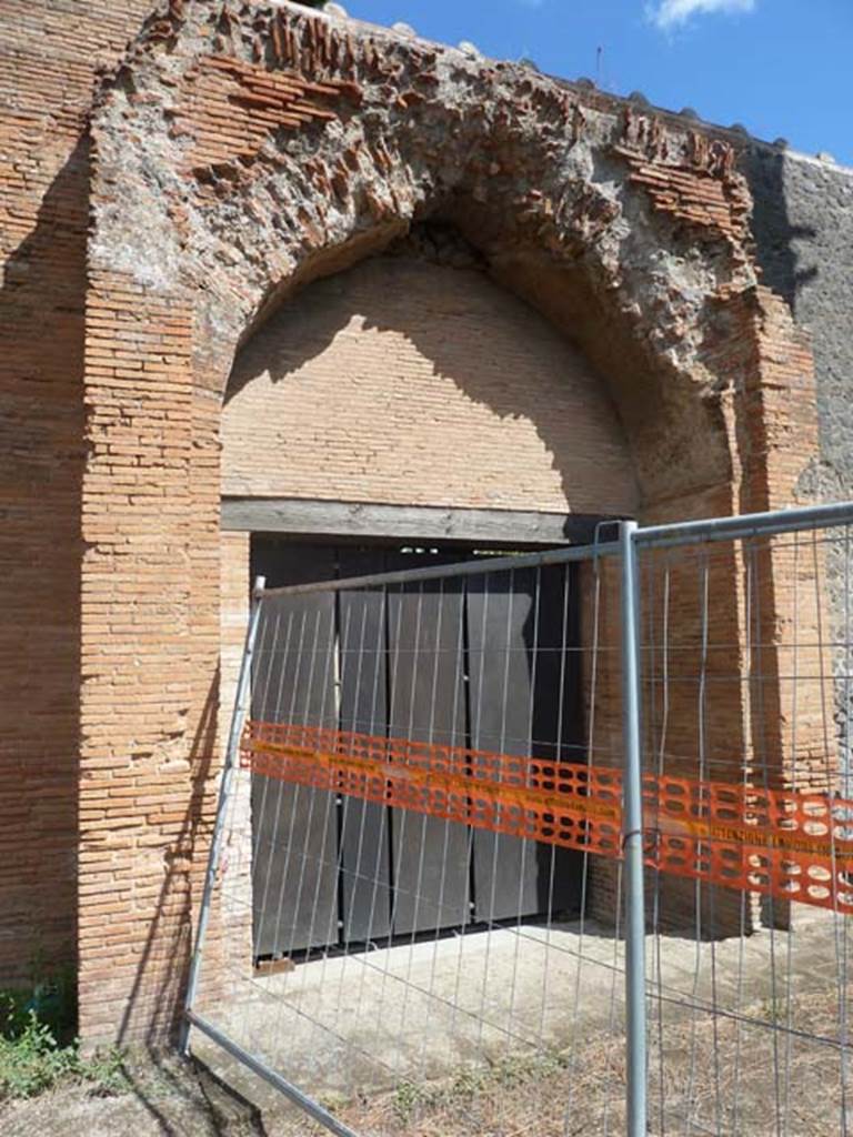 II.7.8 Pompeii. Palaestra. September 2015. Entrance doorway.