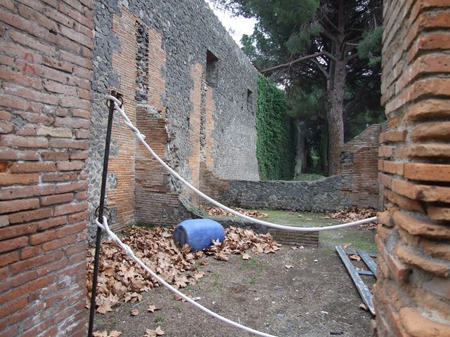 II.7.9 Pompeii.  Palaestra.  Looking into II.7.9a.