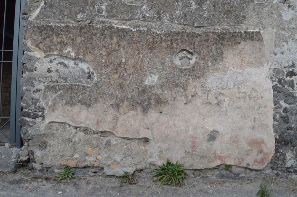 II.8.2 Pompeii, March 2019. Detail of remaining stucco/plaster on south (right) side of doorway. 
Foto Taylor Lauritsen, ERC Grant 681269 DCOR.

