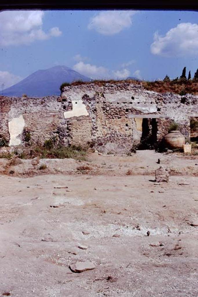 II.8.6 Pompeii. 1972. Looking north across excavated area. Photo by Stanley A. Jashemski. 
Source: The Wilhelmina and Stanley A. Jashemski archive in the University of Maryland Library, Special Collections (See collection page) and made available under the Creative Commons Attribution-Non Commercial License v.4. See Licence and use details. J72f0679
