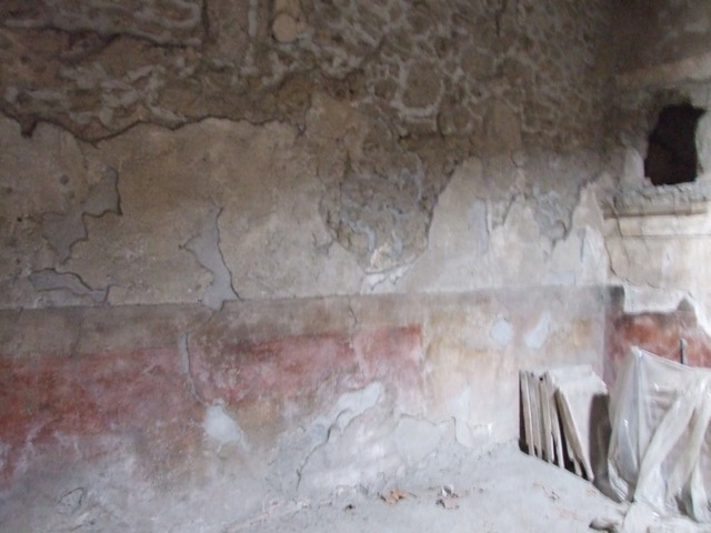 II.9.1 Pompeii. December 2007. Cistern head in impluvium in atrium?