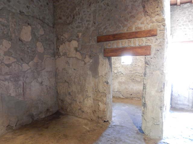 II.9.3 Pompeii.  December 2007.  Room at rear.  South and west walls.