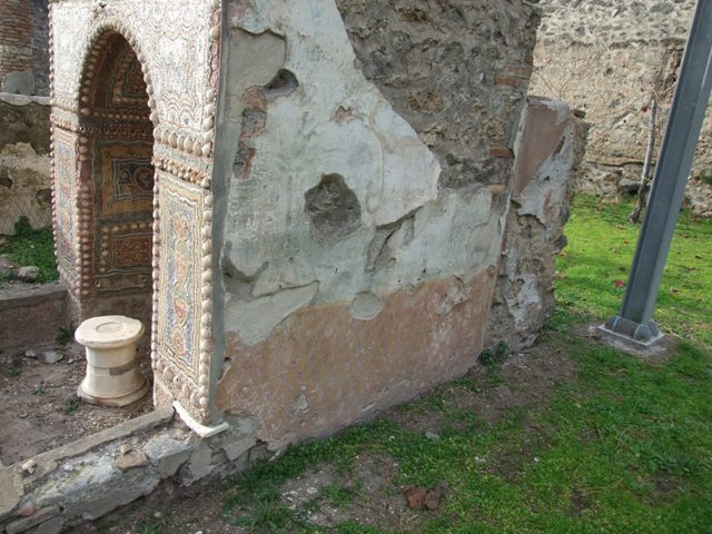 II.9.7. Garden entrance to House of Summer Triclinium.  December 2007.  Fountain or Nymphaeum on the south side.  North face.  Mosaic.