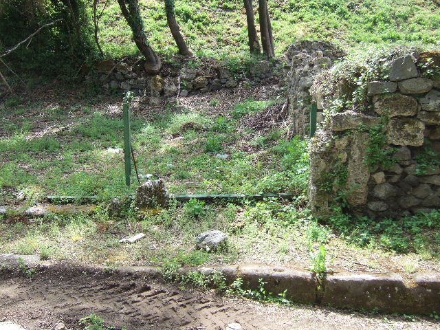 Stepping stones in Via Nola, outside III.10.4, Pompeii. May 2005