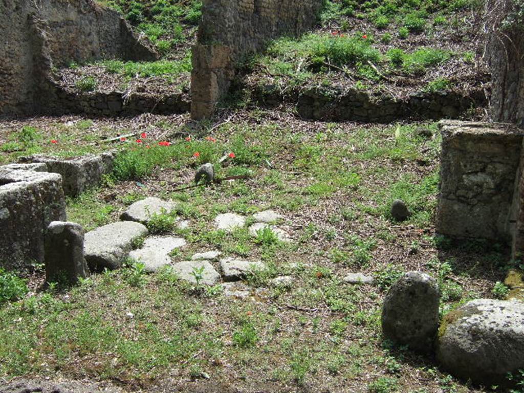 III.11 Blocked road and Compitum (Street altar) on NE corner of III.10.6 Pompeii.
