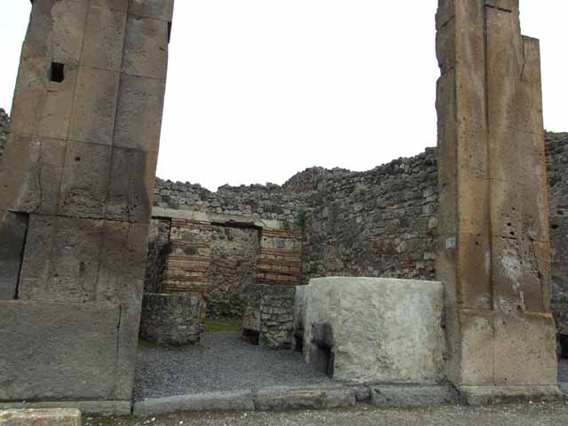 V.1.4 Pompeii.  December 2006.  Boilers or kettles on east side.