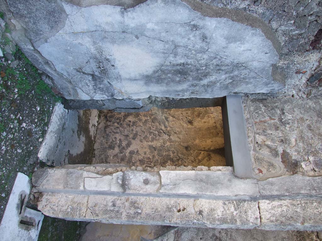 V.1.7 Pompeii.  December 2007. Entrance to room 6.