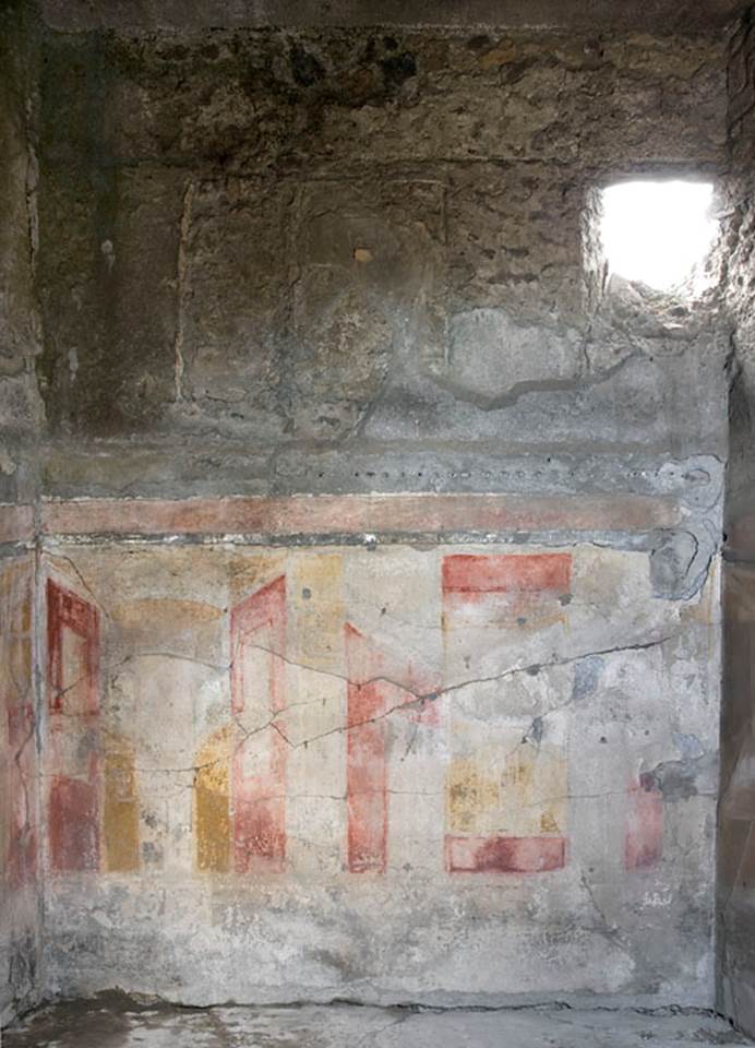 V.1.7 Pompeii. September 2018. Detail of blocked doorway on north-west side of atrium.
Foto Annette Haug, ERC Grant 681269 DCOR.
