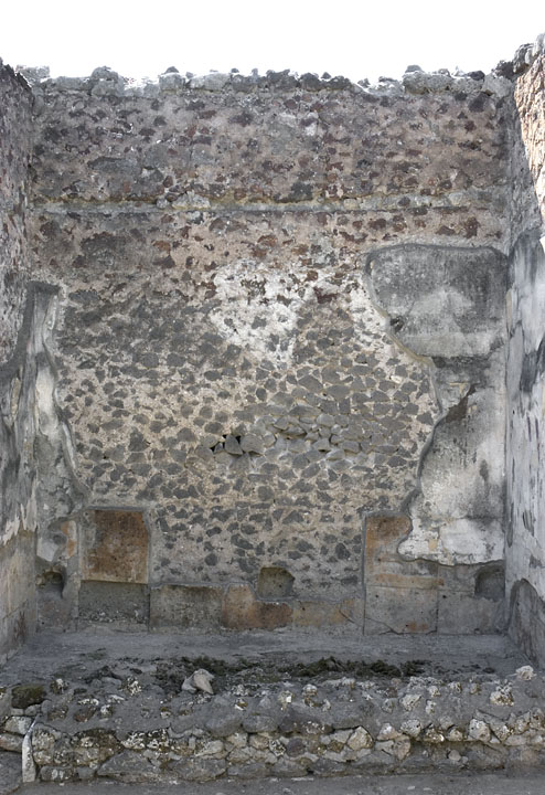V.1.7 Pompeii.  December 2007. Room 17.  Peristyle.