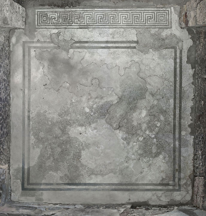 V.1.7 Pompeii. December 2007. Room 17. Peristyle. Niche built into a square column.