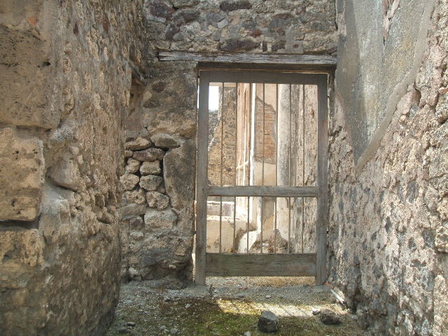 V.1.9 Pompeii.  December 2006. Side wall on west side of Vicolo di Cecilio Giocondo. V.2