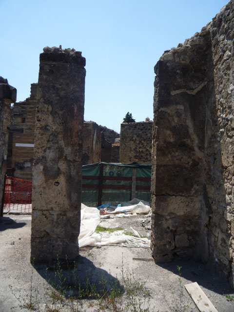 V.1.15 Pompeii.  March 2009.  Site of oven, bombed in 1943. Prior to installing the oven, this would have been the West Portico for the small garden.