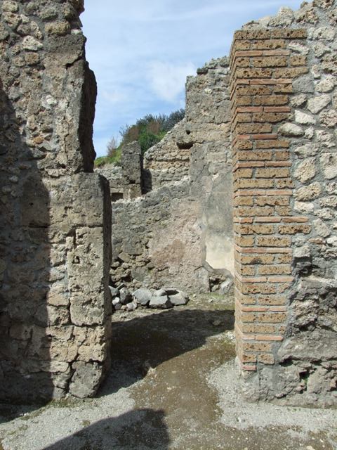 V.1.15 Pompeii.  December 2007.  Large oven in south east corner.
