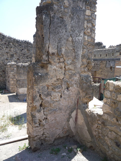 V.1.15 Pompeii.  March 2009. Room in Bakery on south side.   East wall and the side of the Large Oven.