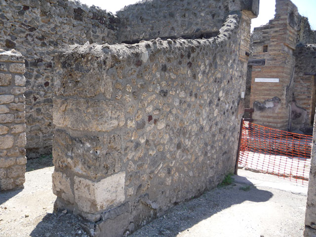 V.1.15 Pompeii. December 2006. Impluvium.