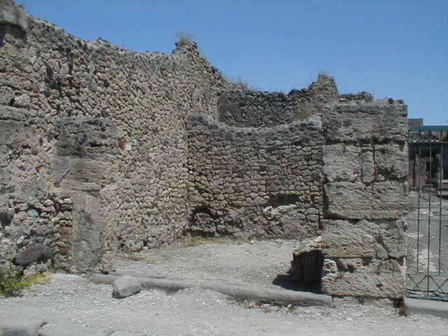 V.1.17 Pompeii. December 2006. East wall of shop.