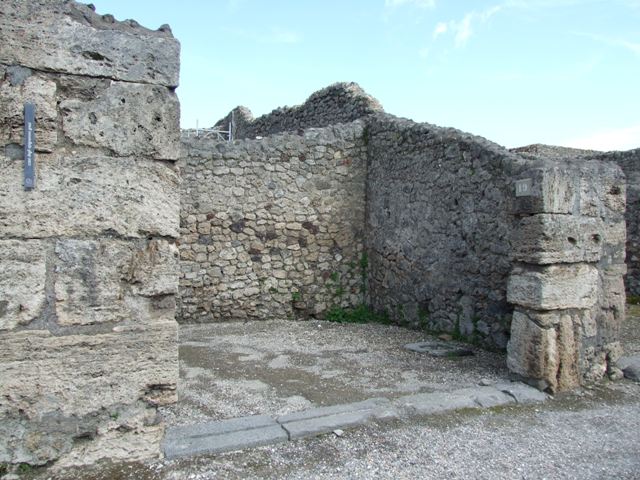 V.1.19 Pompeii. May 2005. Entrance.