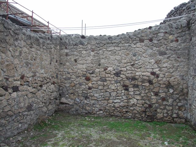 V.1.19 Pompeii. December 2007. Threshold or sill.